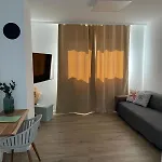Leonardo Apartment *