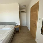 Leonardo Apartment *