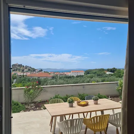 Leonardo Apartment